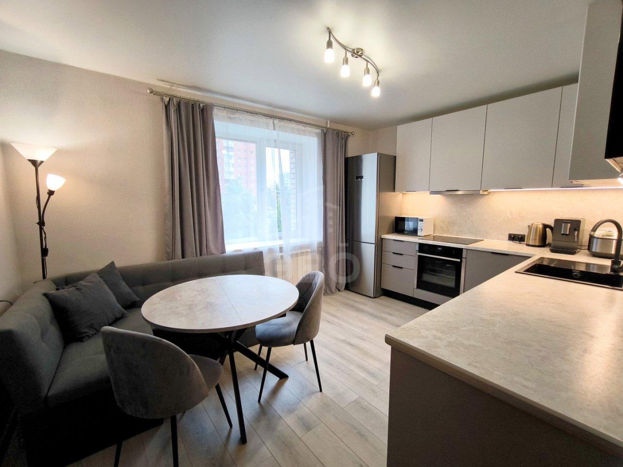 трехкомнатная квартира в Санкт-Петербурге по адресу: Савушкина ул., 118