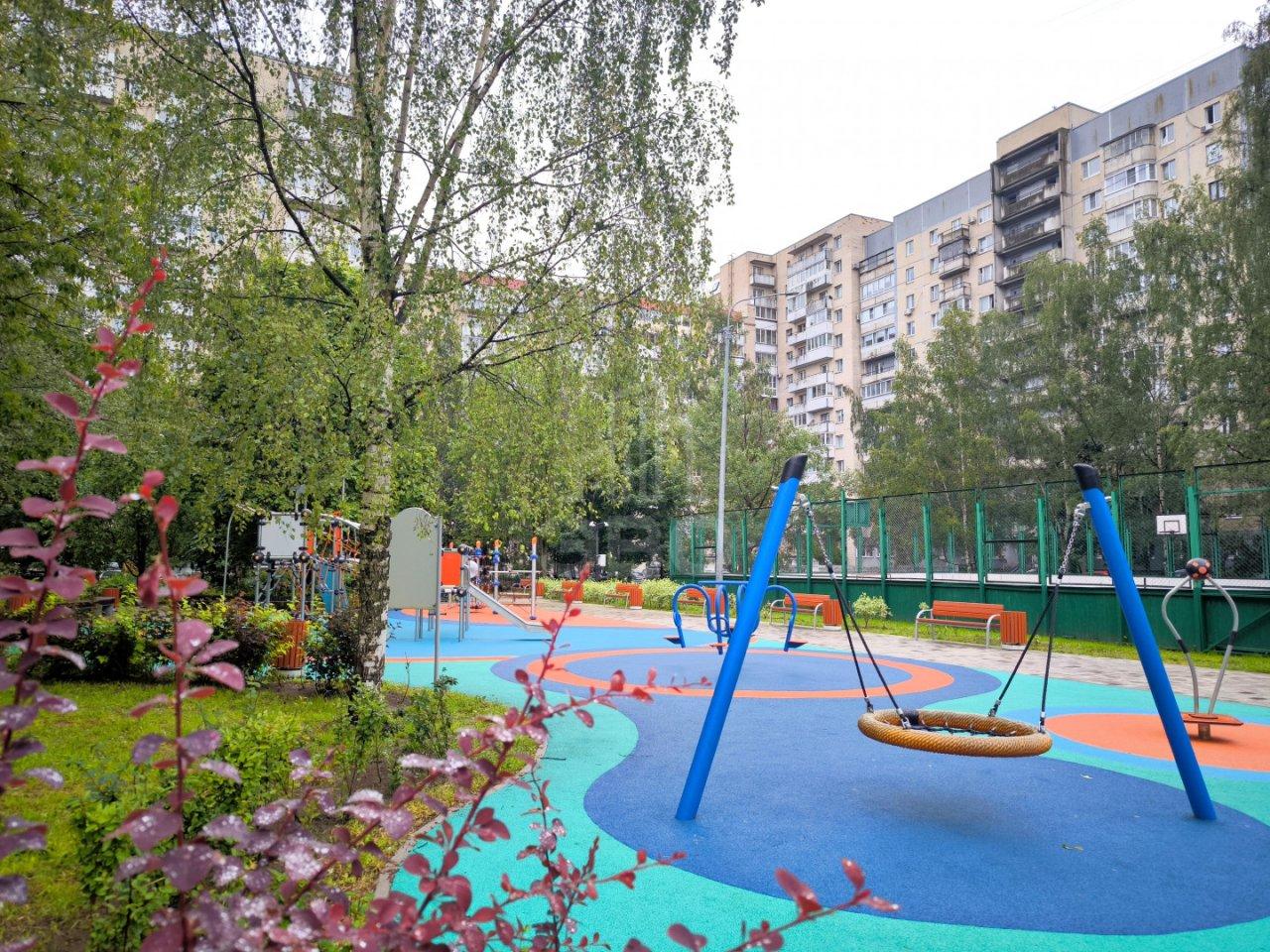 трехкомнатная квартира в Санкт-Петербурге по адресу: Савушкина ул., 118