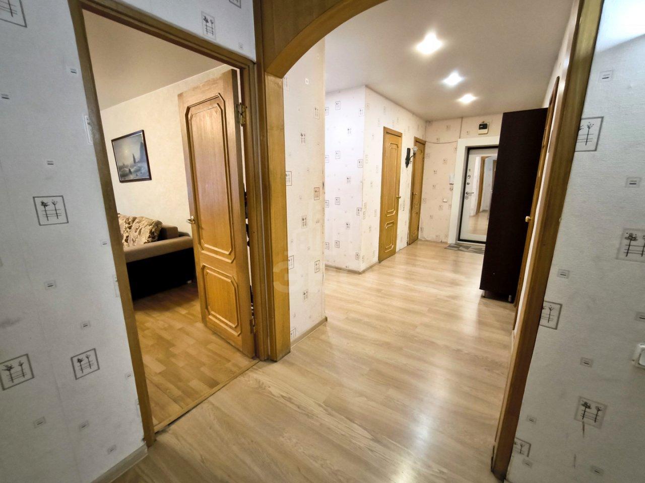 трехкомнатная квартира в Санкт-Петербурге по адресу: Савушкина ул., 118