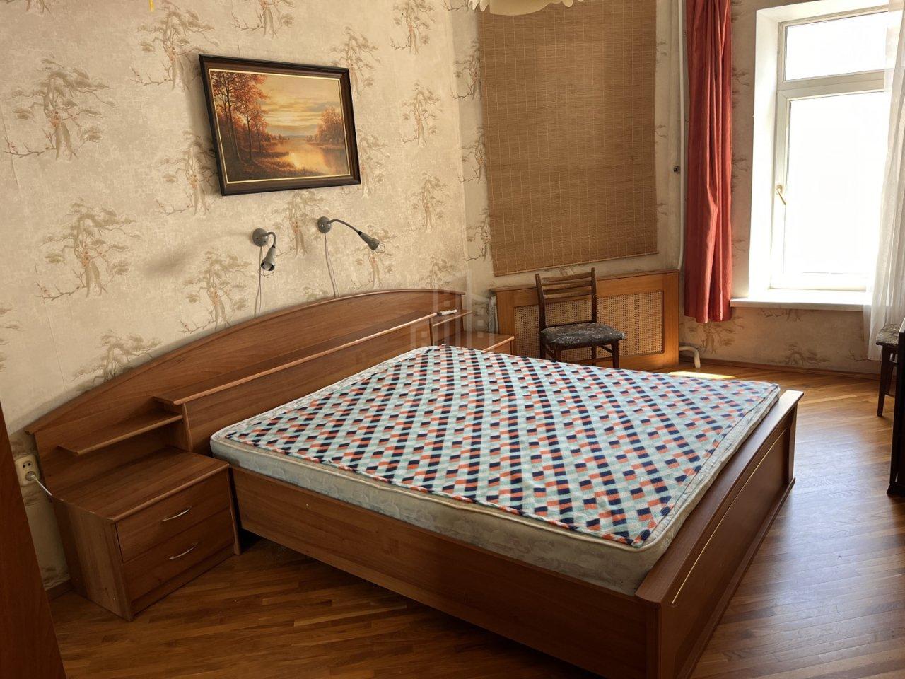 трехкомнатная квартира в Санкт-Петербурге по адресу: Невский проспект, 153