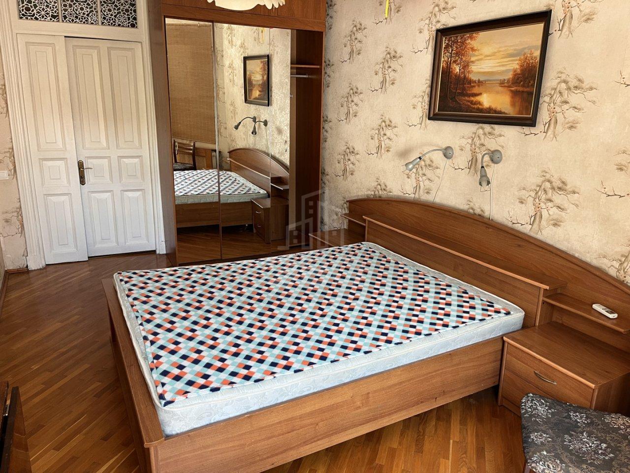 трехкомнатная квартира в Санкт-Петербурге по адресу: Невский проспект, 153