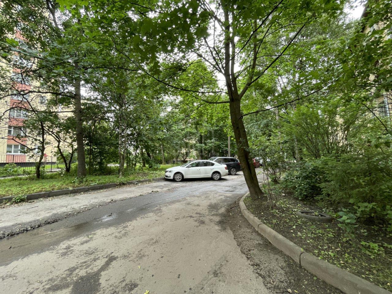 трехкомнатная квартира в Санкт-Петербурге по адресу: Народного Ополчения проспект, 31