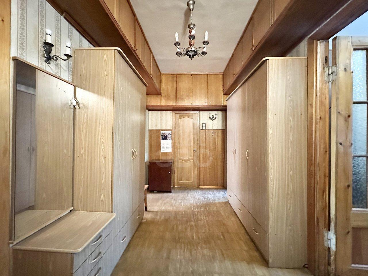 трехкомнатная квартира в Санкт-Петербурге по адресу: Санкт-Петербургский проспект, 56