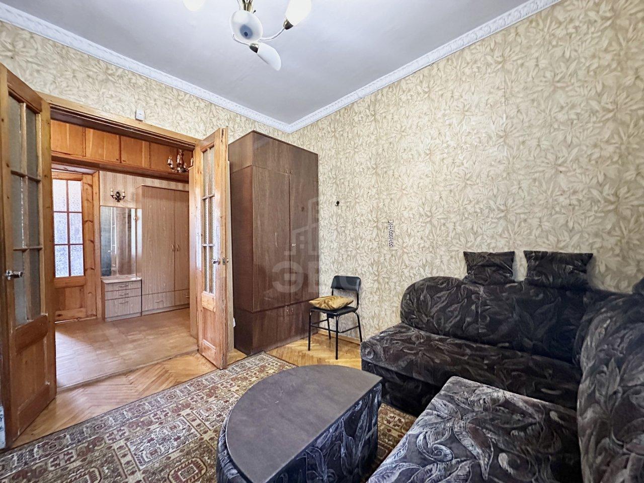 трехкомнатная квартира в Санкт-Петербурге по адресу: Санкт-Петербургский проспект, 56