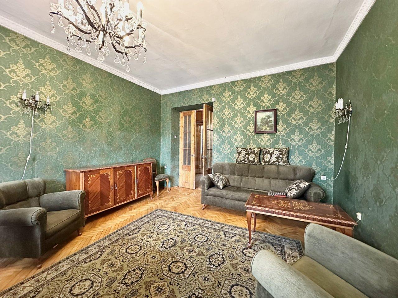 трехкомнатная квартира в Санкт-Петербурге по адресу: Санкт-Петербургский проспект, 56