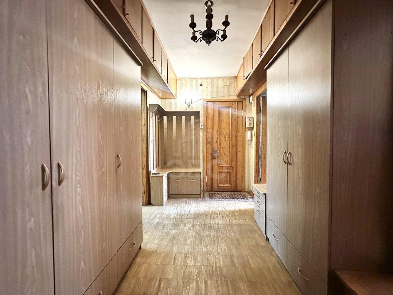 трехкомнатная квартира в Санкт-Петербурге по адресу: Санкт-Петербургский проспект, 56