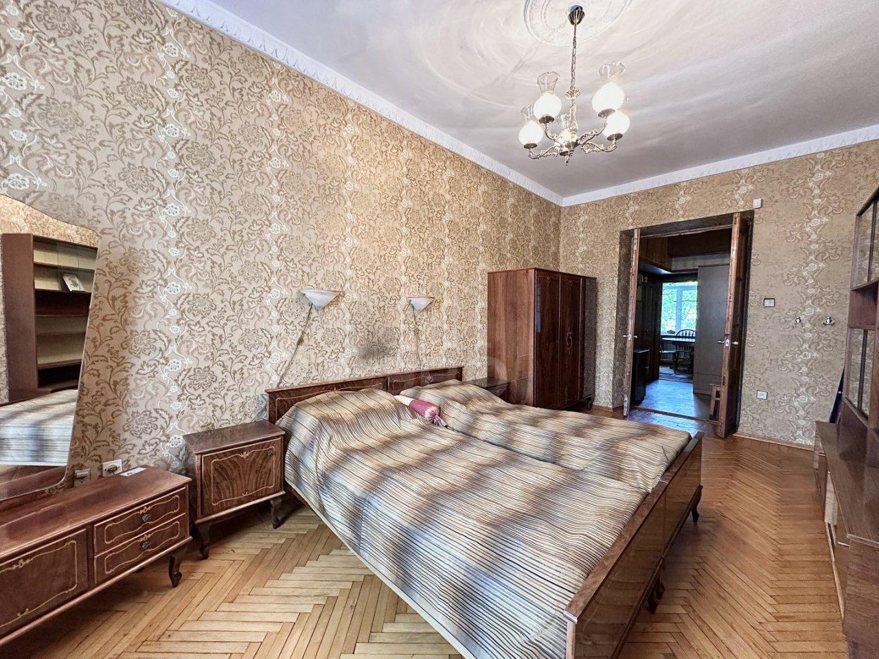 трехкомнатная квартира в Санкт-Петербурге по адресу: Санкт-Петербургский проспект, 56