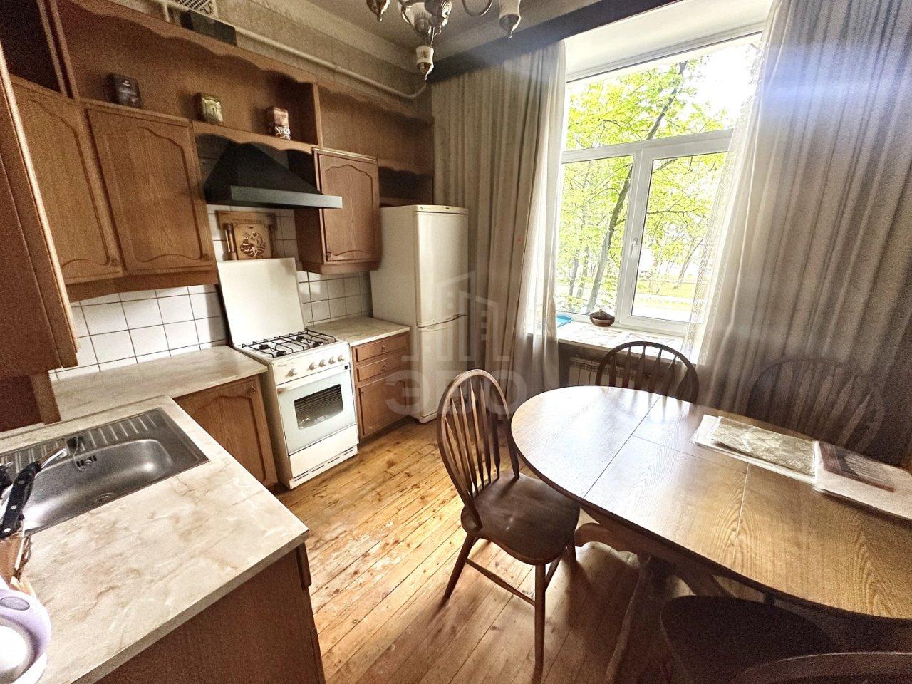 трехкомнатная квартира в Санкт-Петербурге по адресу: Санкт-Петербургский проспект, 56