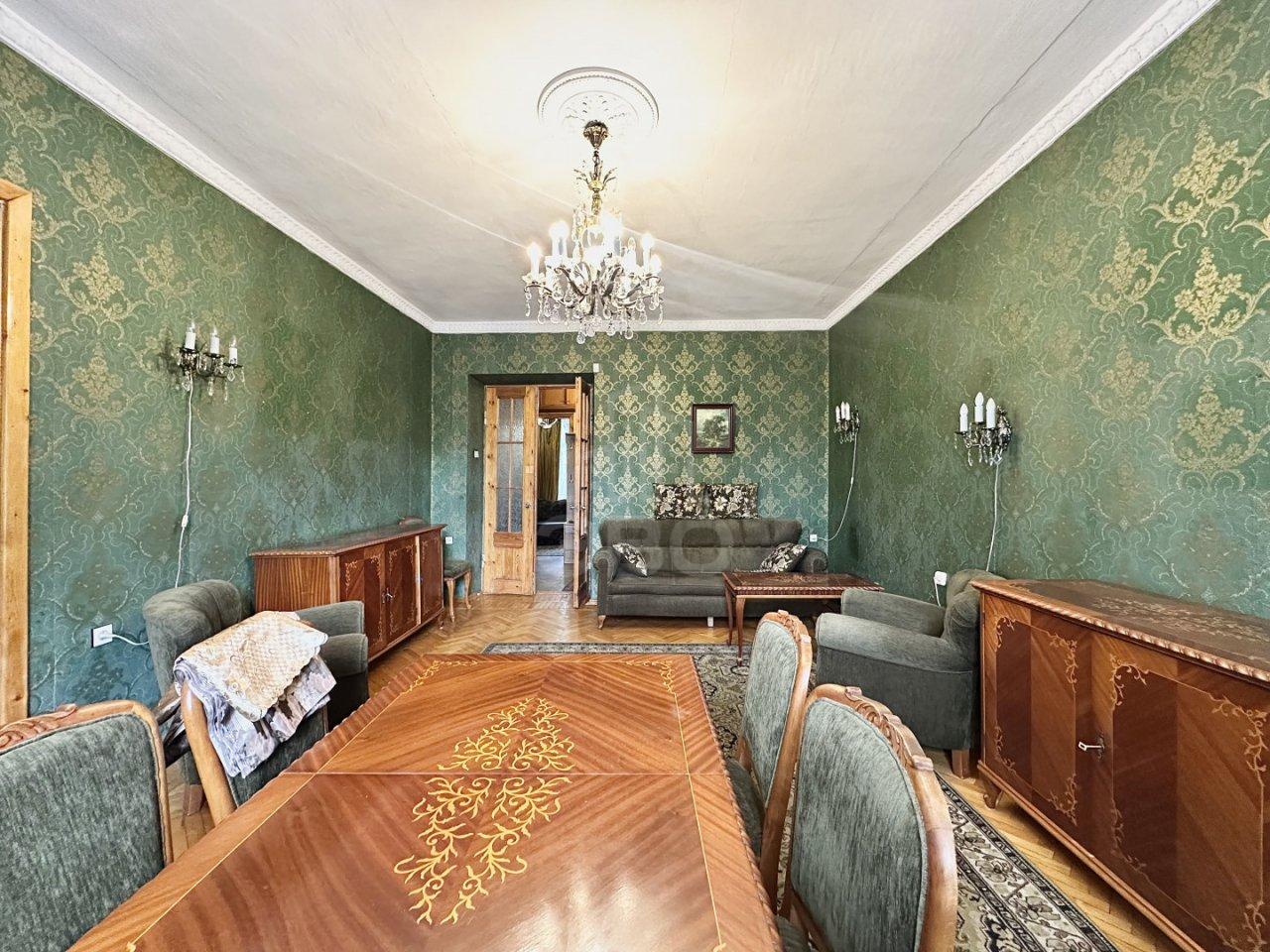 трехкомнатная квартира в Санкт-Петербурге по адресу: Санкт-Петербургский проспект, 56