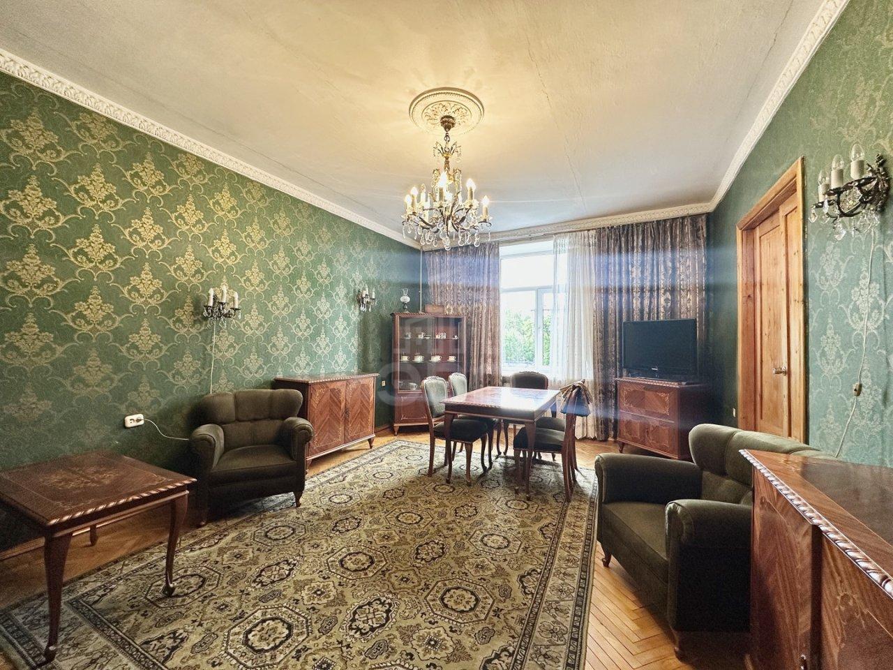 трехкомнатная квартира в Санкт-Петербурге по адресу: Санкт-Петербургский проспект, 56