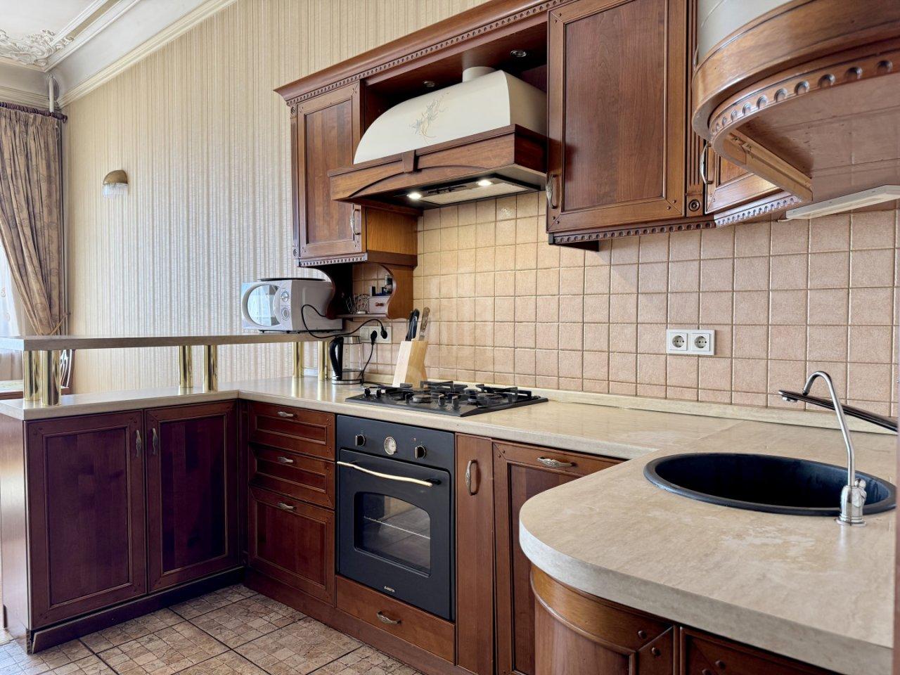 трехкомнатная квартира в Санкт-Петербурге по адресу: 2-я Советская ул., 10, литера Б