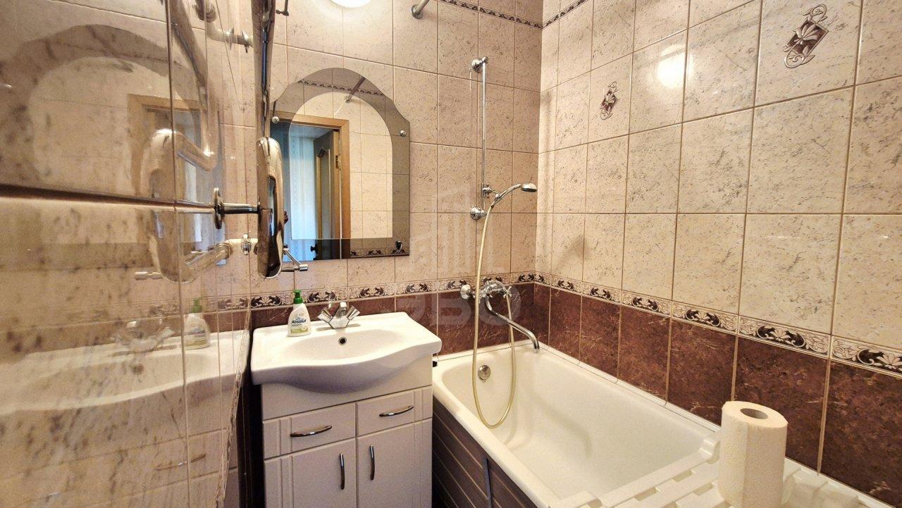 трехкомнатная квартира в Санкт-Петербурге по адресу: Парашютная ул., 4, к 1