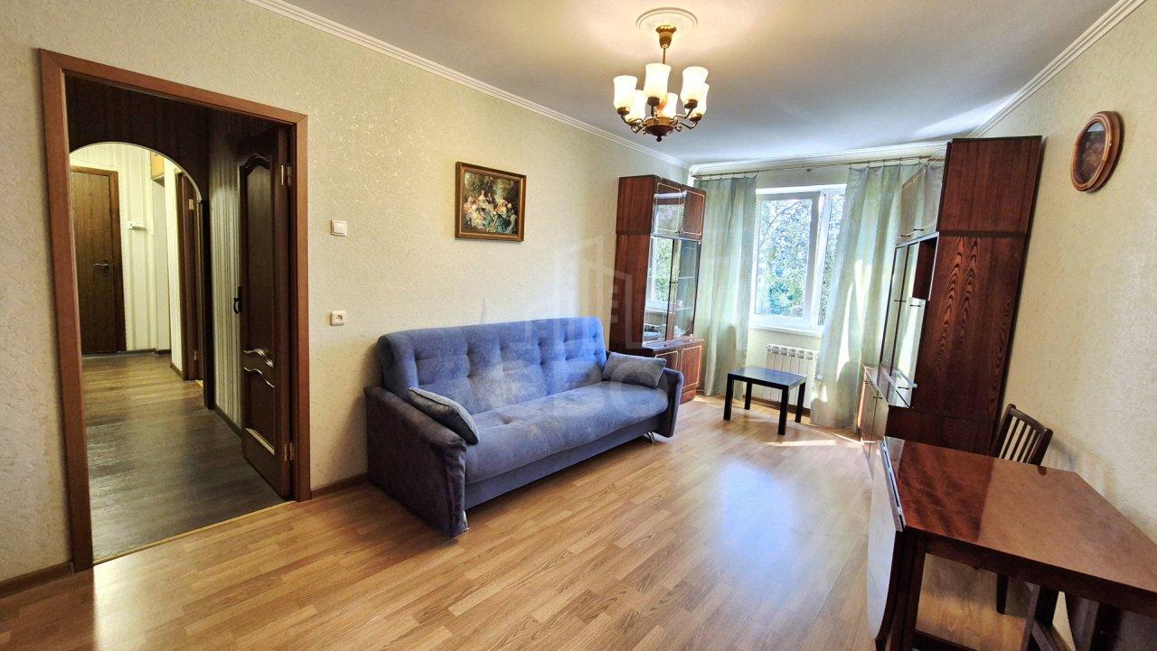 трехкомнатная квартира в Санкт-Петербурге по адресу: Парашютная ул., 4, к 1