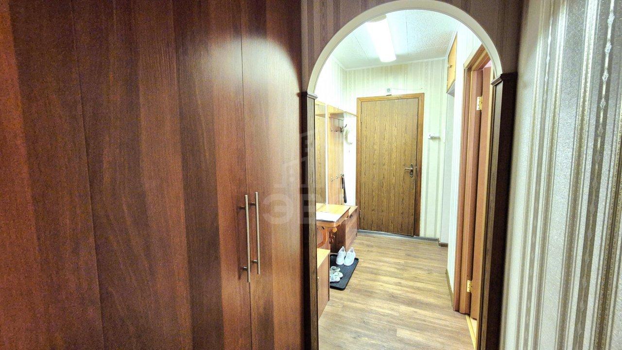 трехкомнатная квартира в Санкт-Петербурге по адресу: Парашютная ул., 4, к 1