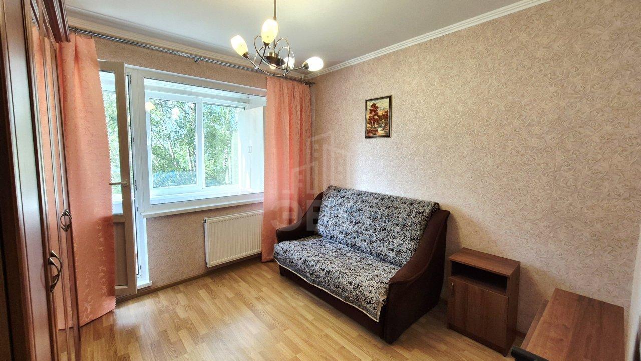 трехкомнатная квартира в Санкт-Петербурге по адресу: Парашютная ул., 4, к 1