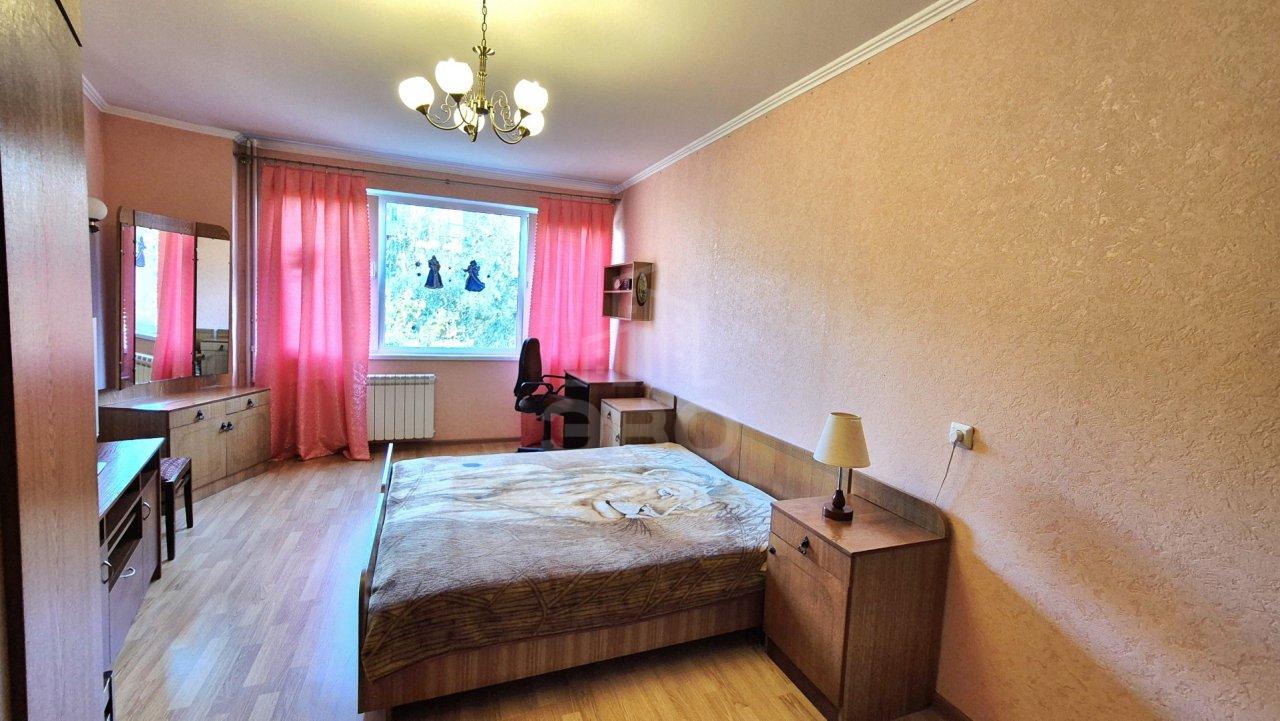 трехкомнатная квартира в Санкт-Петербурге по адресу: Парашютная ул., 4, к 1