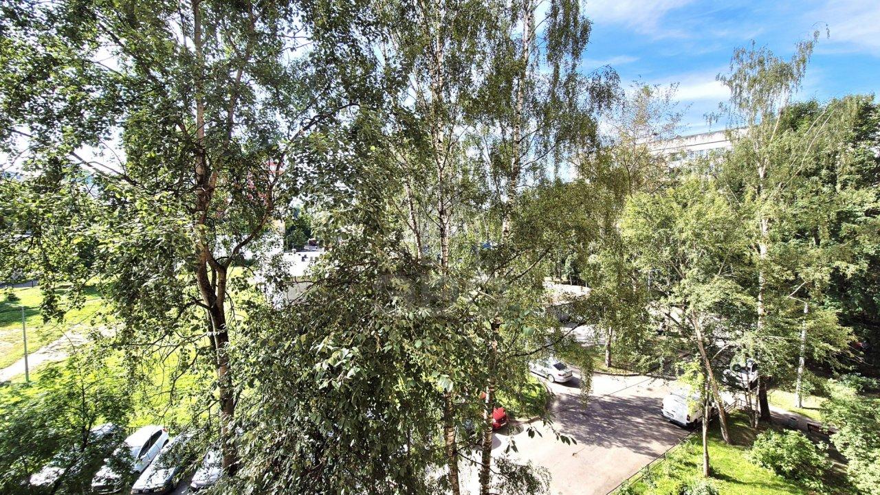 трехкомнатная квартира в Санкт-Петербурге по адресу: Парашютная ул., 4, к 1