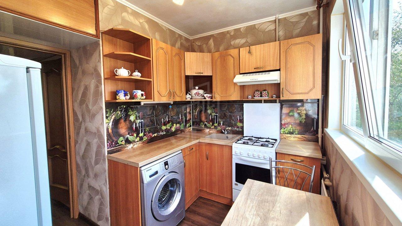 трехкомнатная квартира в Санкт-Петербурге по адресу: Парашютная ул., 4, к 1