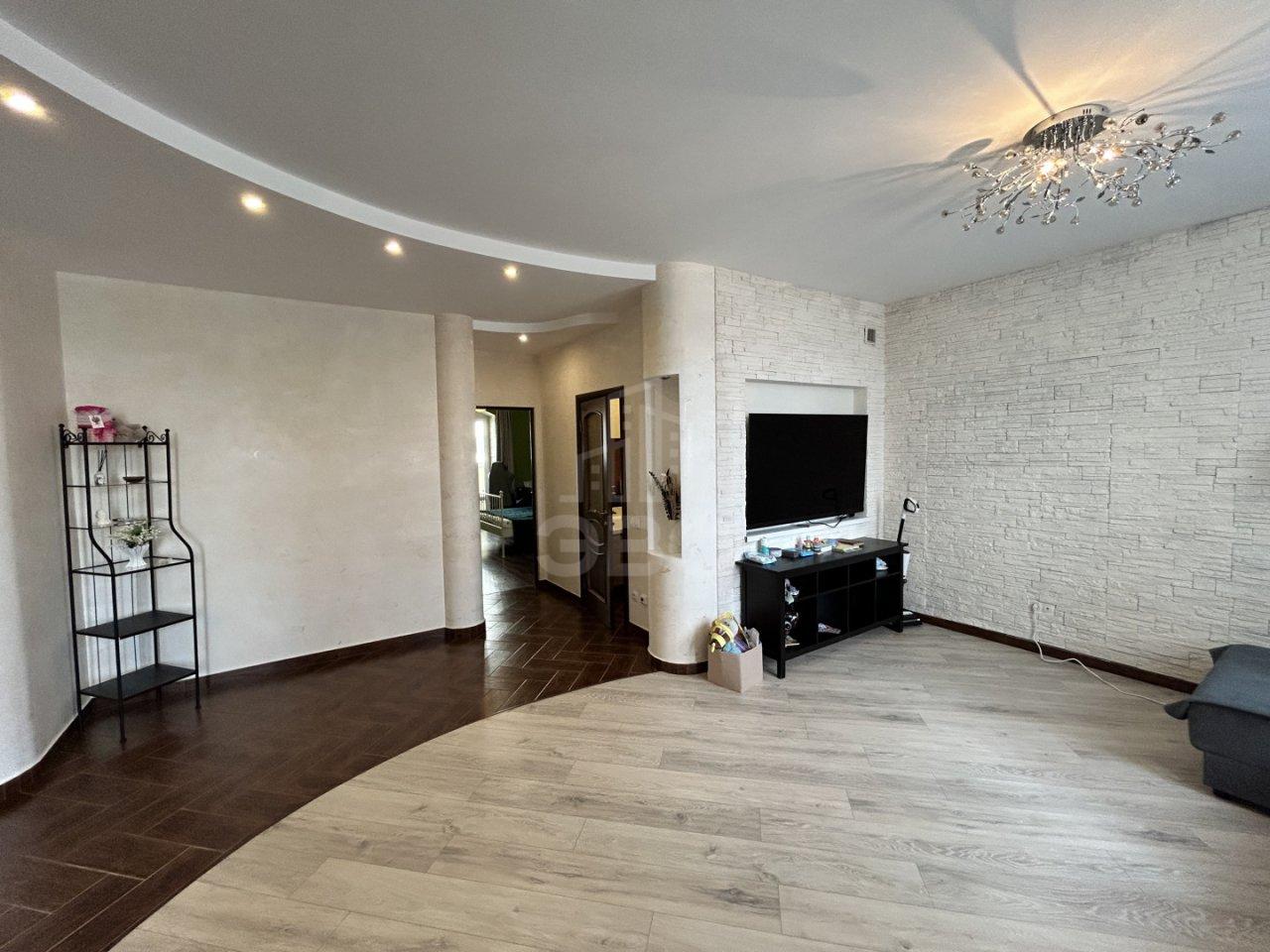 трехкомнатная квартира в Санкт-Петербурге по адресу: Шкиперский проток ул., 20