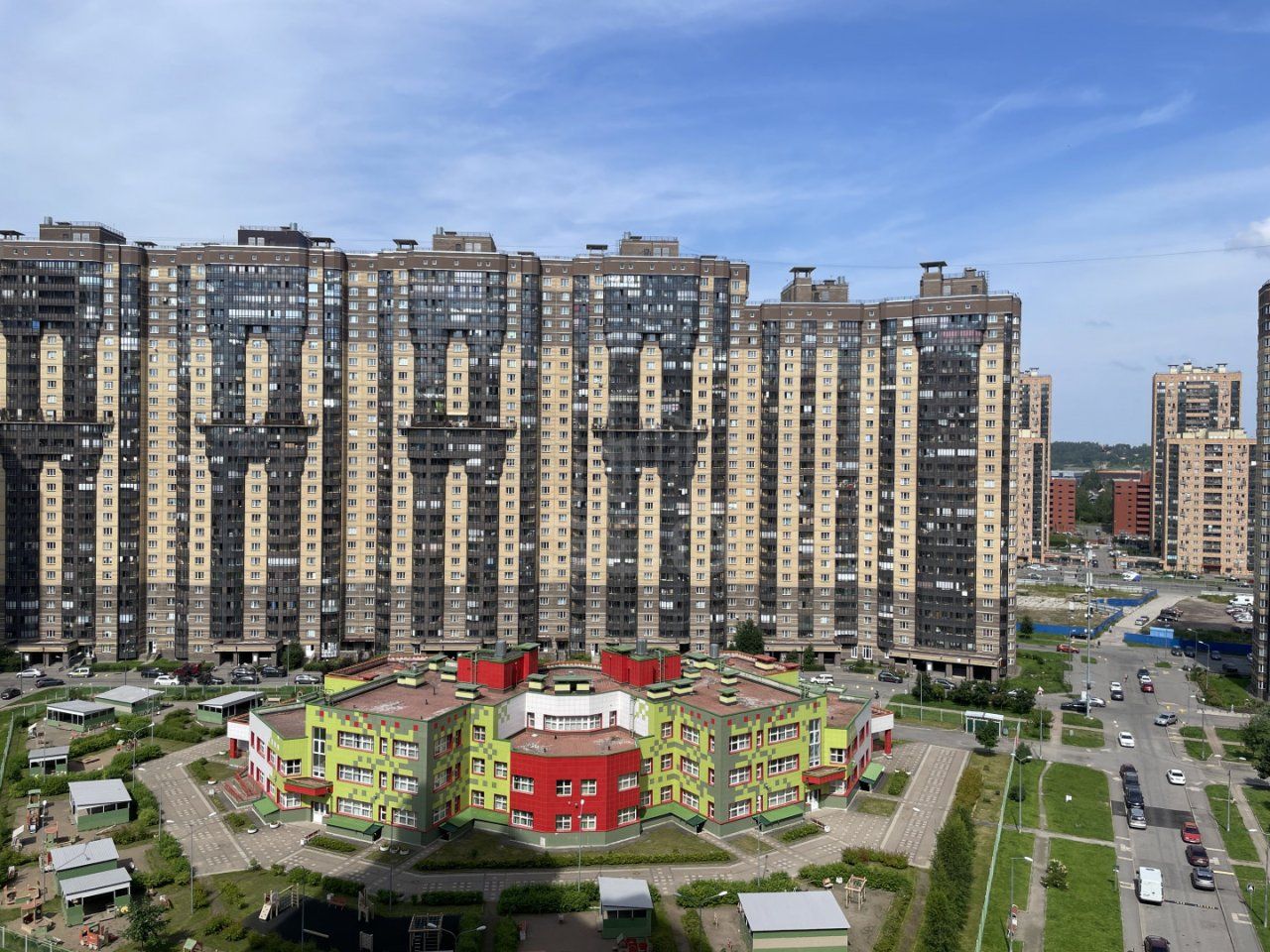 трехкомнатная квартира в Санкт-Петербурге по адресу: Фёдора Абрамова ул., 21, к 3, строение 1