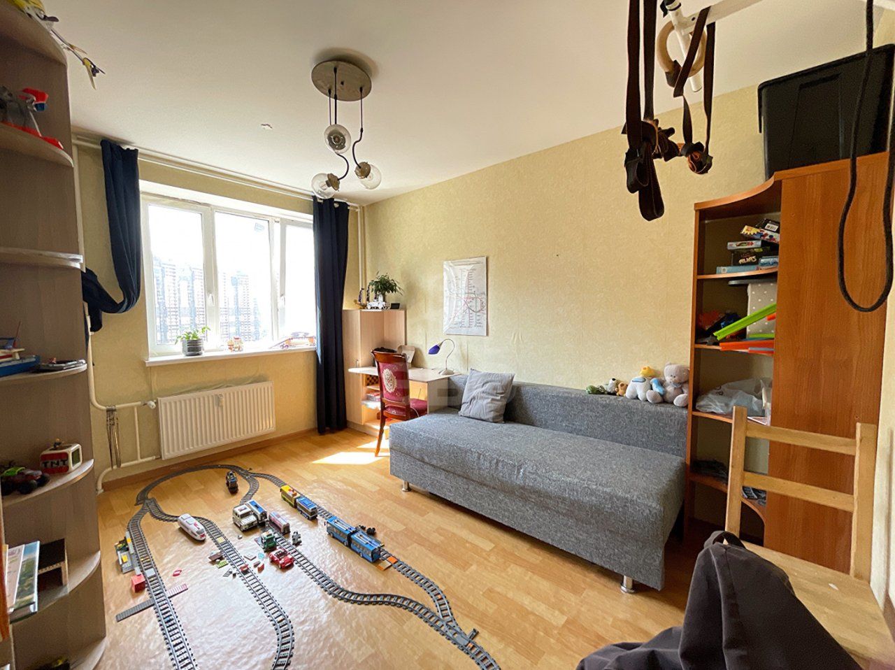 трехкомнатная квартира в Санкт-Петербурге по адресу: Фёдора Абрамова ул., 21, к 3, строение 1