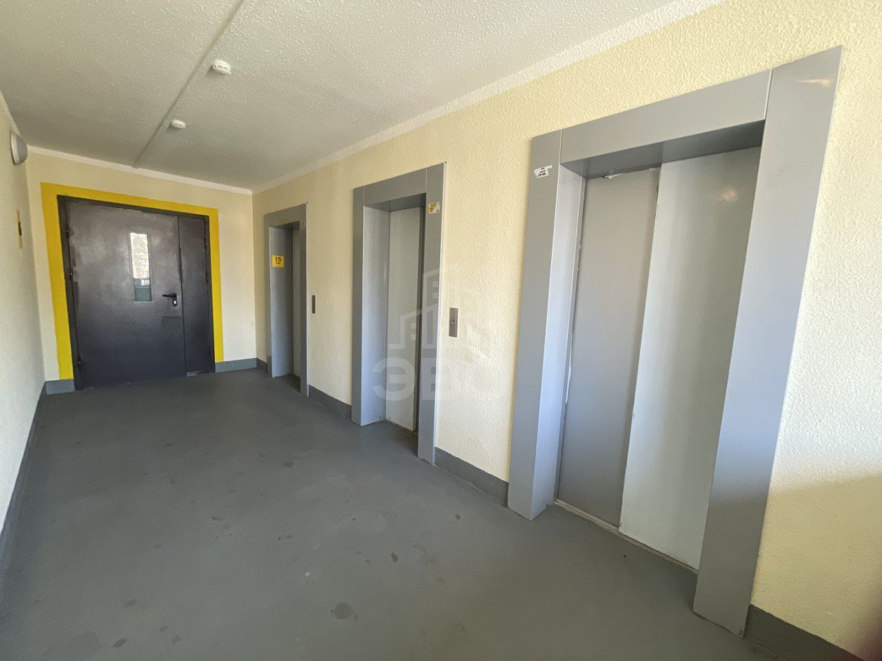 трехкомнатная квартира в Санкт-Петербурге по адресу: Фёдора Абрамова ул., 21, к 3, строение 1