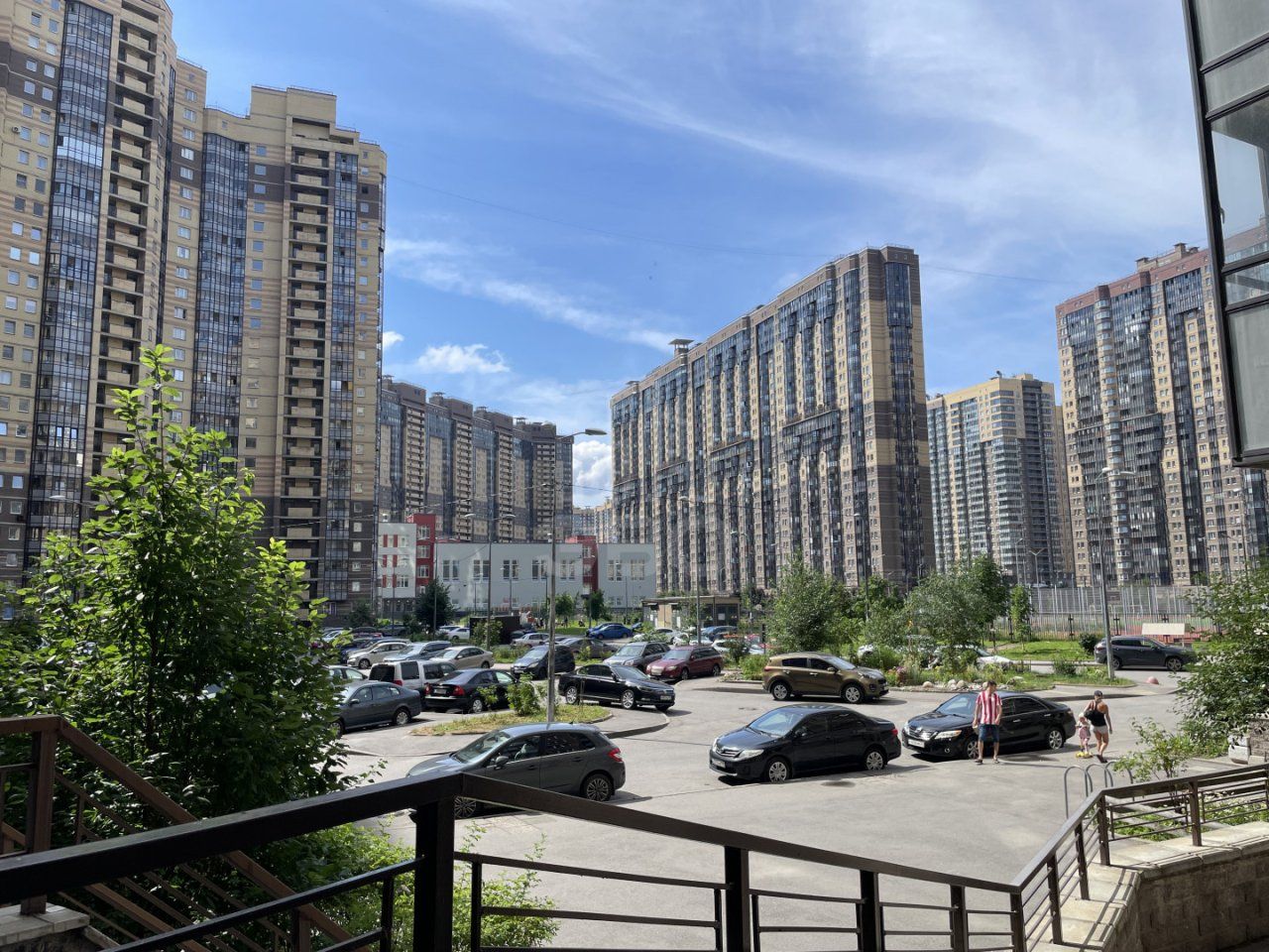 трехкомнатная квартира в Санкт-Петербурге по адресу: Фёдора Абрамова ул., 21, к 3, строение 1