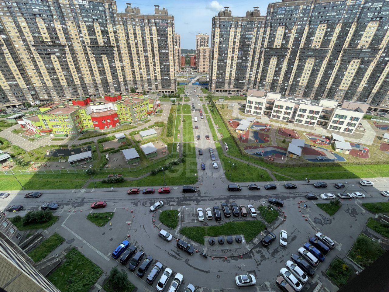 трехкомнатная квартира в Санкт-Петербурге по адресу: Фёдора Абрамова ул., 21, к 3, строение 1