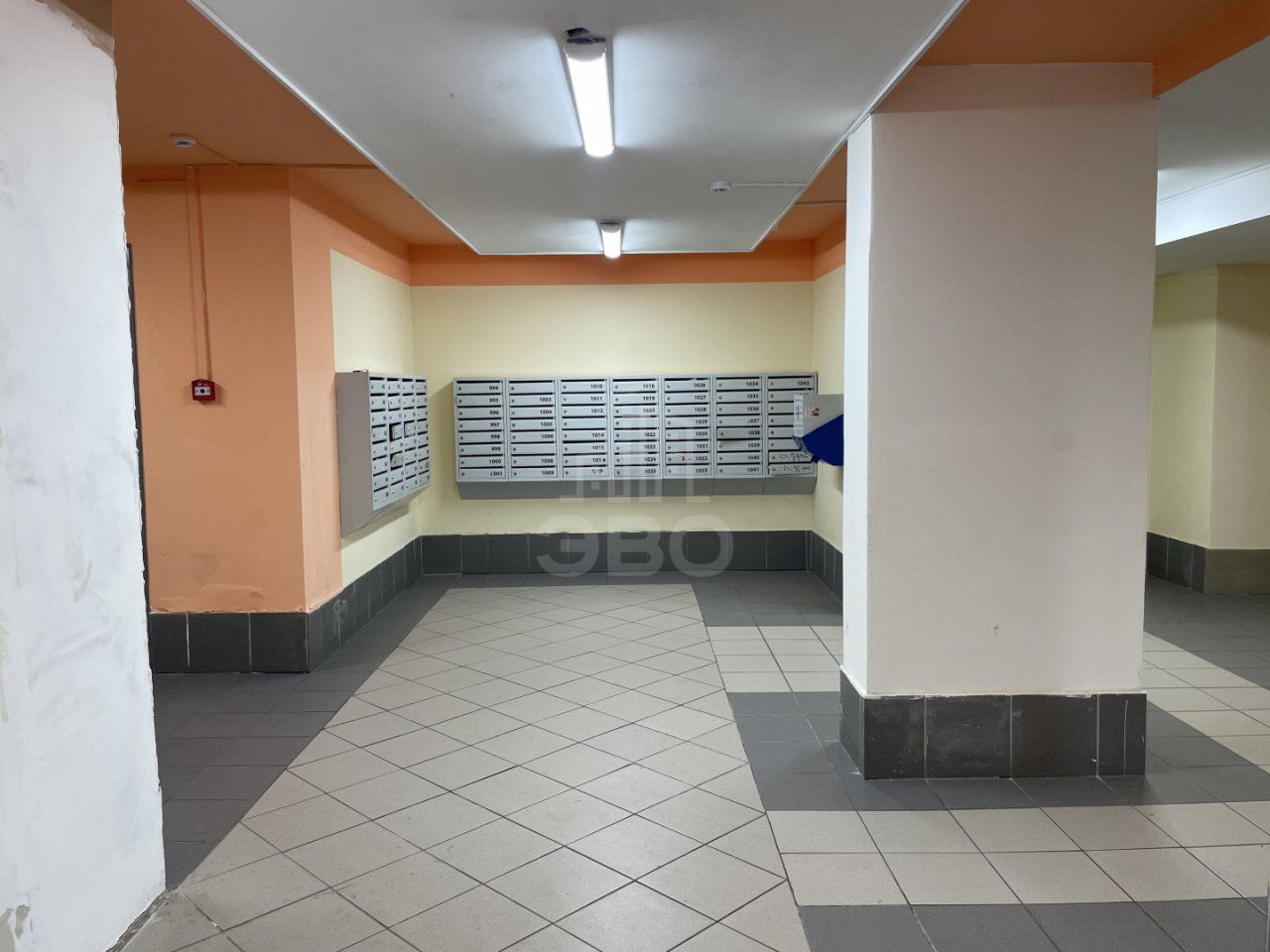 трехкомнатная квартира в Санкт-Петербурге по адресу: Фёдора Абрамова ул., 21, к 3, строение 1