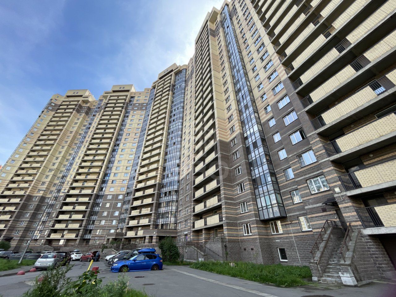 трехкомнатная квартира в Санкт-Петербурге по адресу: Фёдора Абрамова ул., 21, к 3, строение 1