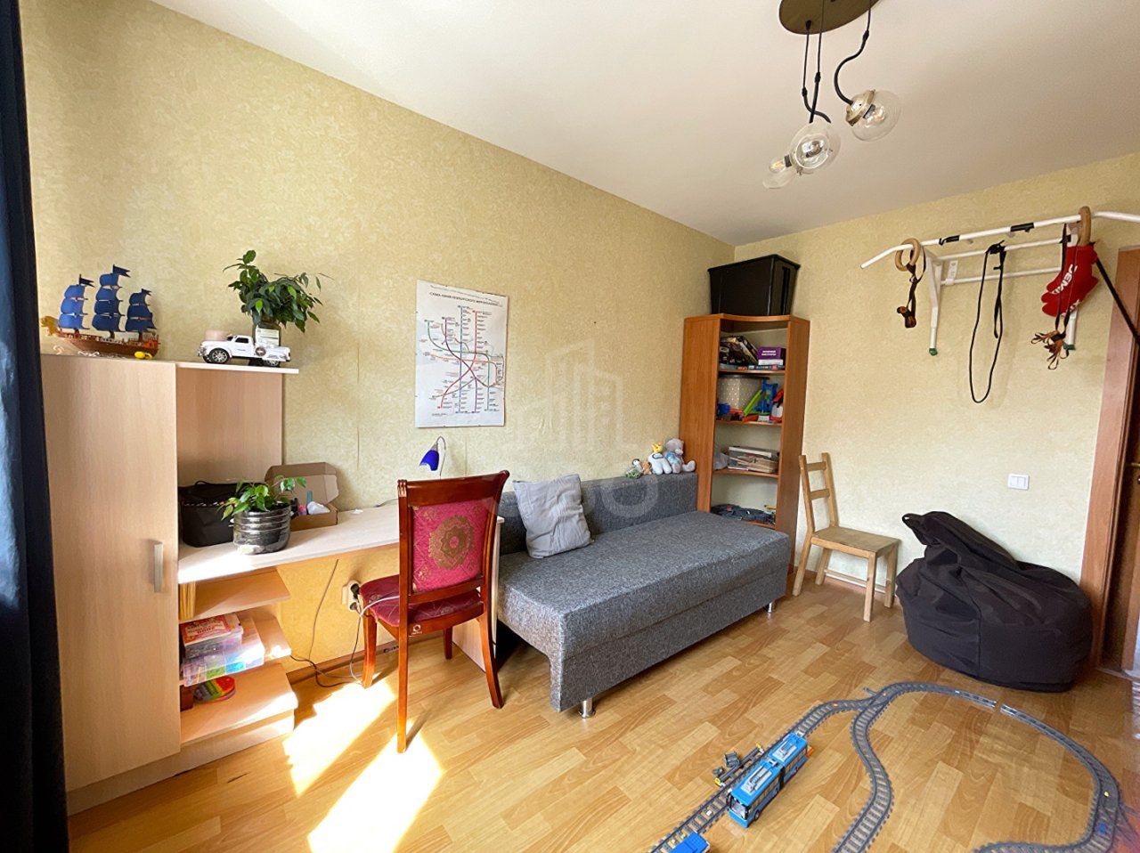 трехкомнатная квартира в Санкт-Петербурге по адресу: Фёдора Абрамова ул., 21, к 3, строение 1