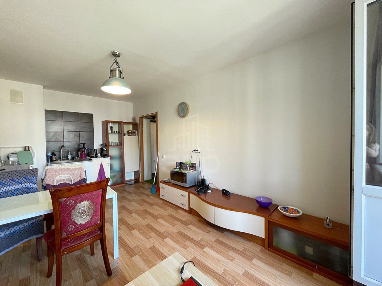 трехкомнатная квартира в Санкт-Петербурге по адресу: Фёдора Абрамова ул., 21, к 3, строение 1