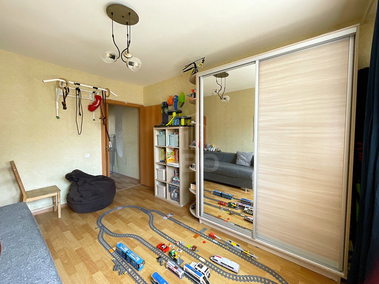 трехкомнатная квартира в Санкт-Петербурге по адресу: Фёдора Абрамова ул., 21, к 3, строение 1