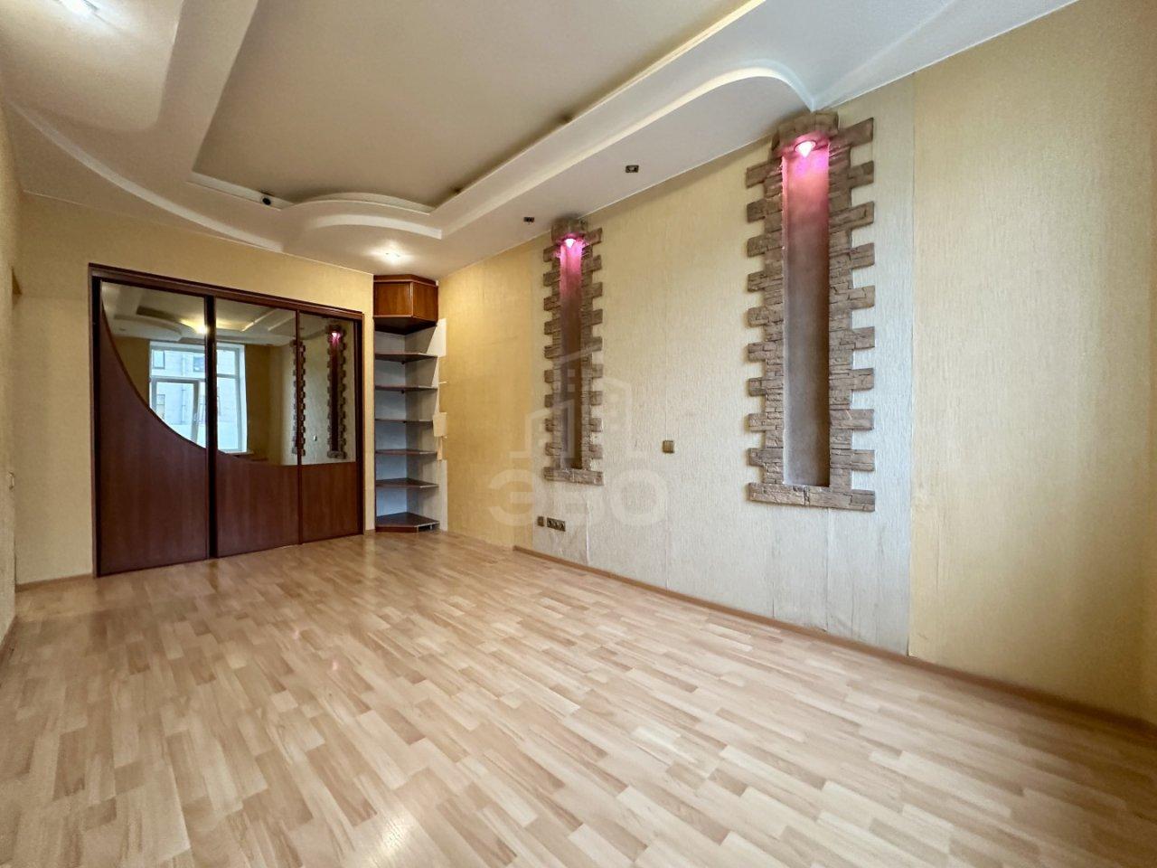 двухкомнатная квартира в Санкт-Петербурге по адресу: Кузнецовская ул., 30