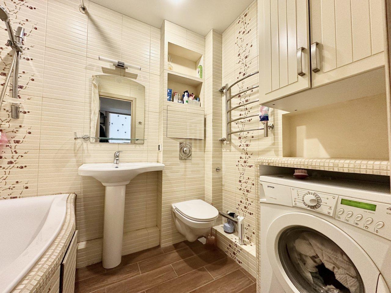 однокомнатная квартира в Санкт-Петербурге по адресу: Оптиков ул., 49, к 1