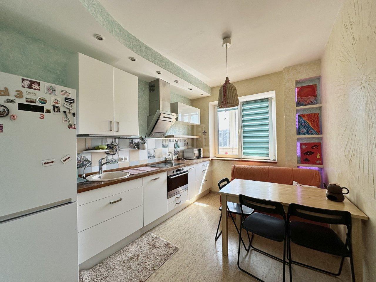 однокомнатная квартира в Санкт-Петербурге по адресу: Оптиков ул., 49, к 1