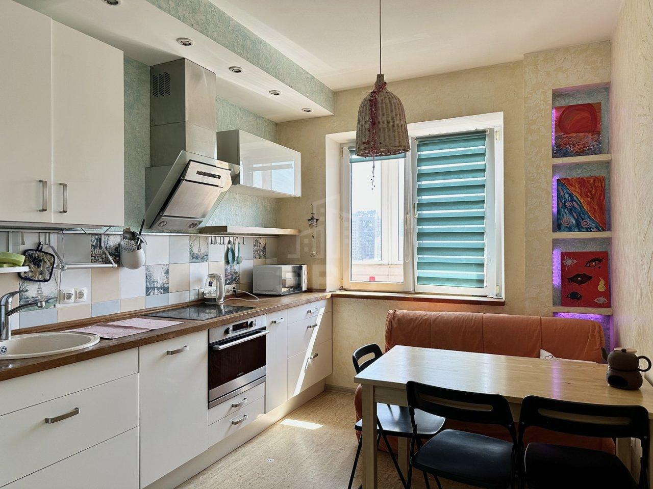 однокомнатная квартира в Санкт-Петербурге по адресу: Оптиков ул., 49, к 1