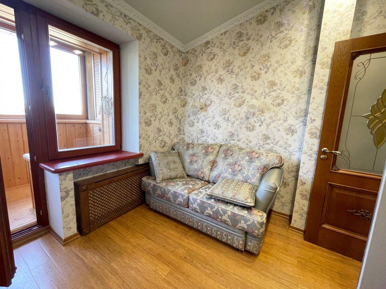 трехкомнатная квартира в Санкт-Петербурге по адресу: 3-й Озерковский пер., 1, к 1