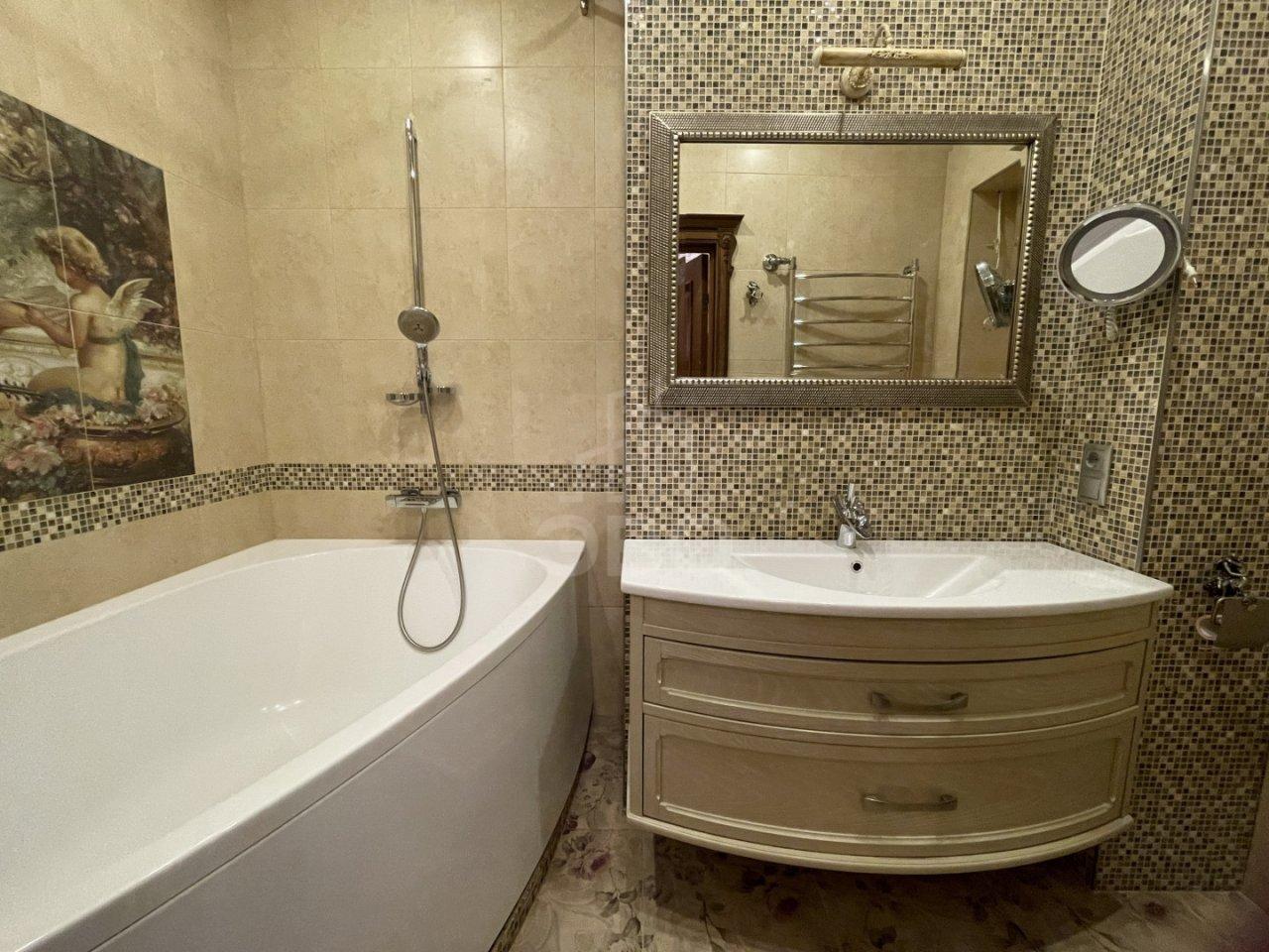 трехкомнатная квартира в Санкт-Петербурге по адресу: 3-й Озерковский пер., 1, к 1