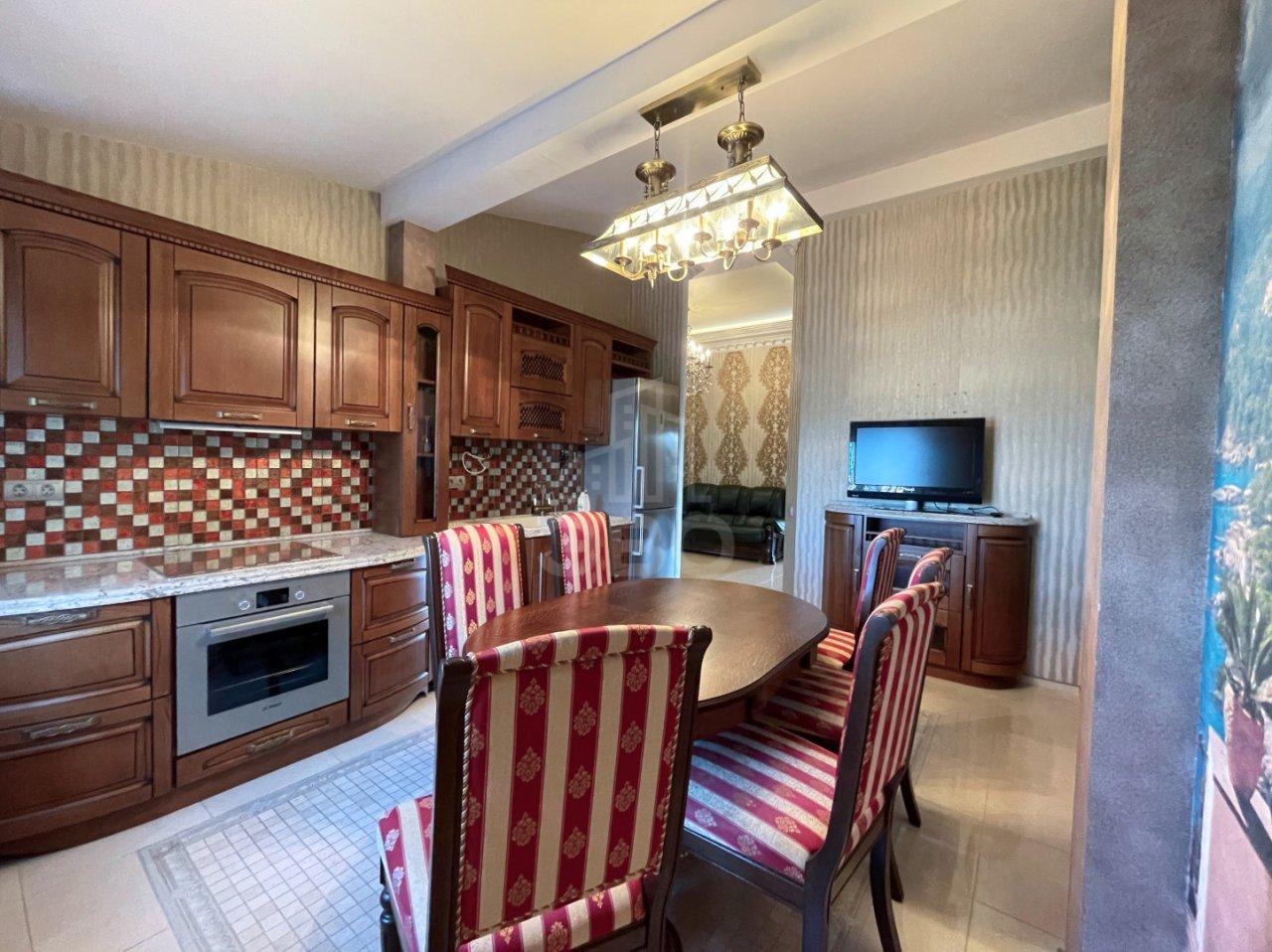 трехкомнатная квартира в Санкт-Петербурге по адресу: 3-й Озерковский пер., 1, к 1