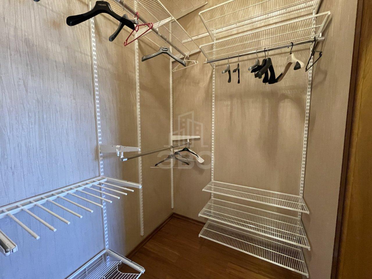 трехкомнатная квартира в Санкт-Петербурге по адресу: 3-й Озерковский пер., 1, к 1