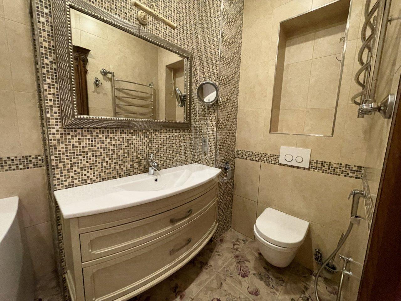 трехкомнатная квартира в Санкт-Петербурге по адресу: 3-й Озерковский пер., 1, к 1