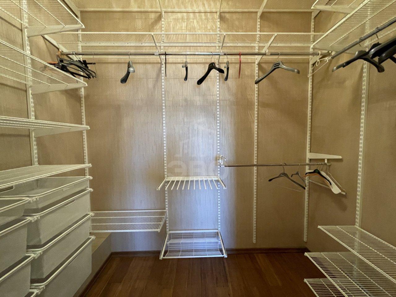 трехкомнатная квартира в Санкт-Петербурге по адресу: 3-й Озерковский пер., 1, к 1