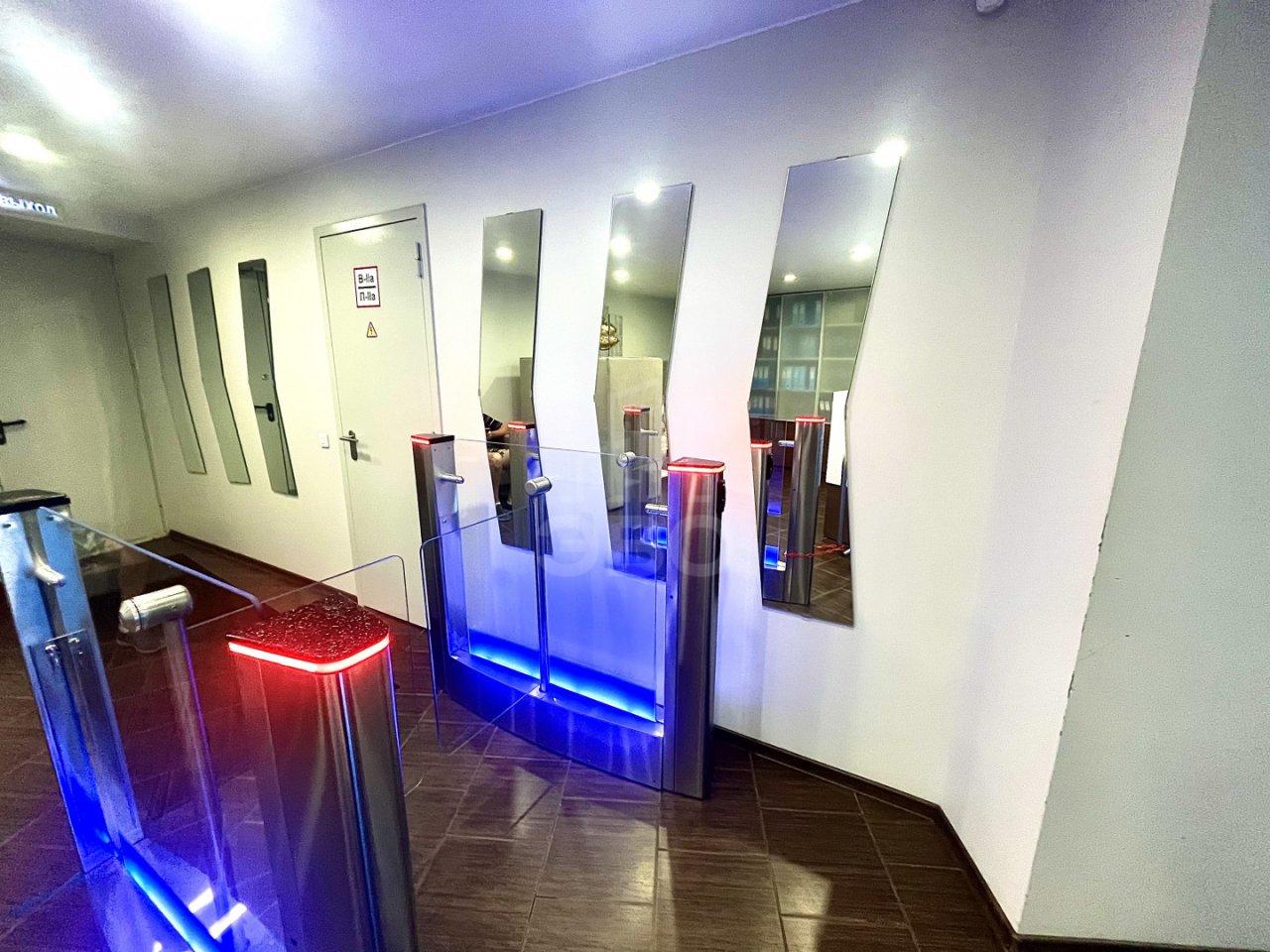 коммерция в Санкт-Петербурге по адресу: Оптиков ул., 4