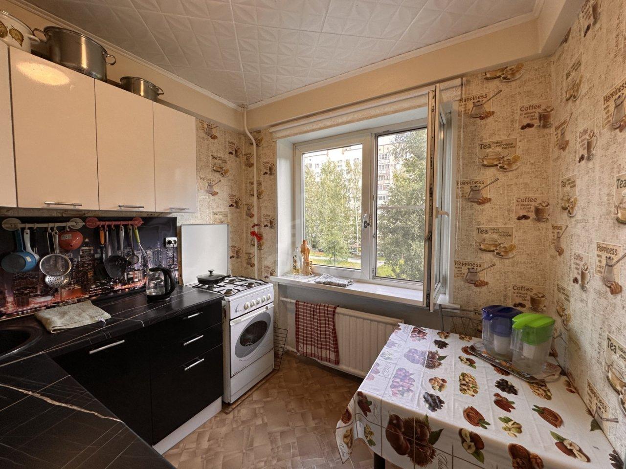 трехкомнатная квартира в Санкт-Петербурге по адресу: Ленсовета ул., 73, к 2