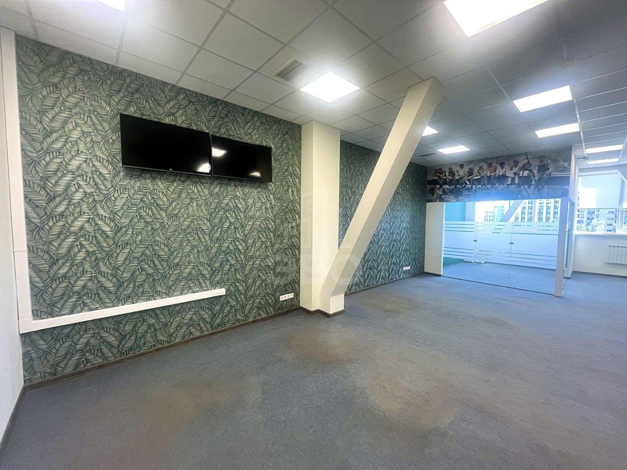 коммерция в Санкт-Петербурге по адресу: Оптиков ул., 4