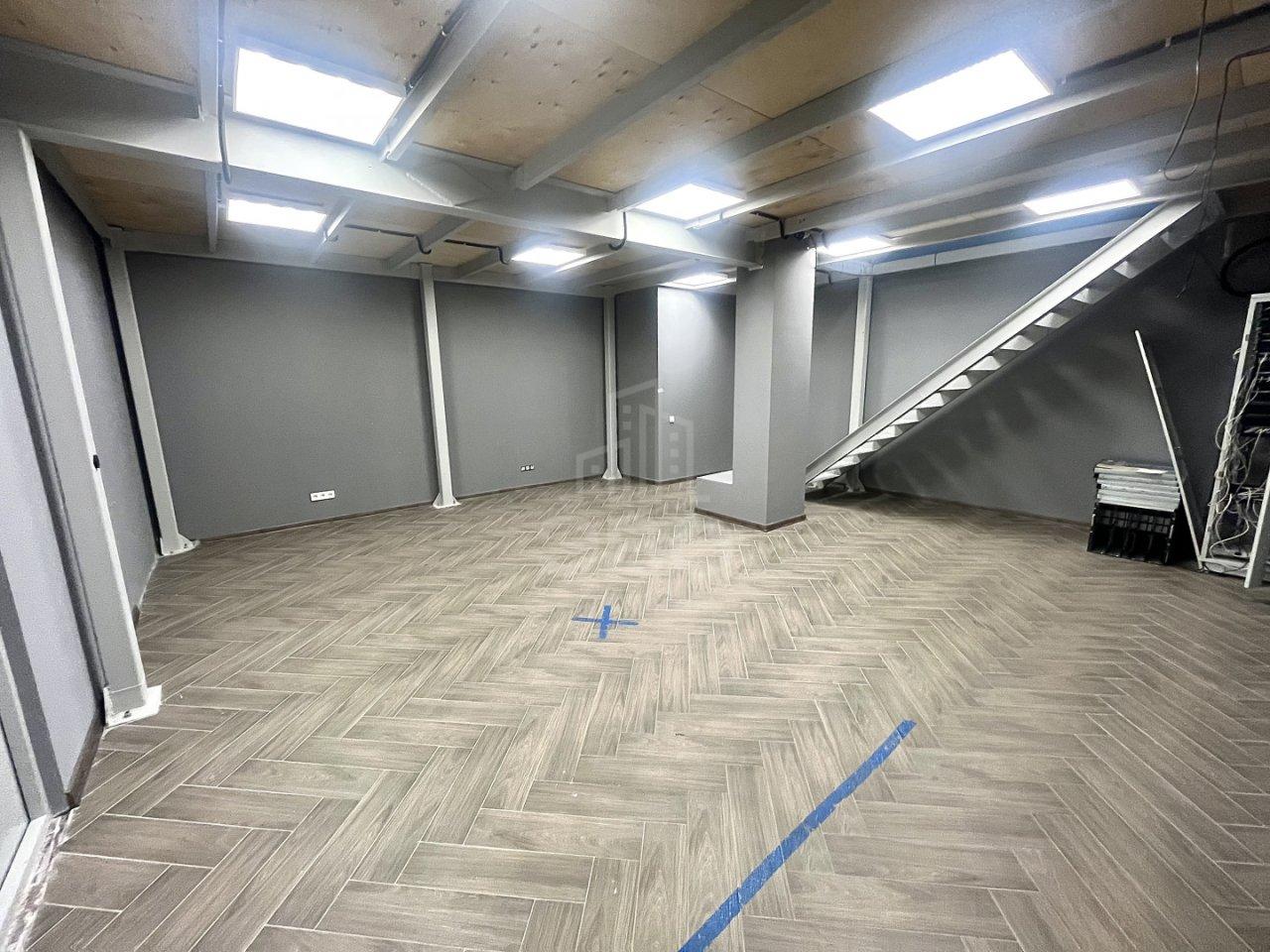 коммерция в Санкт-Петербурге по адресу: Оптиков ул., 4