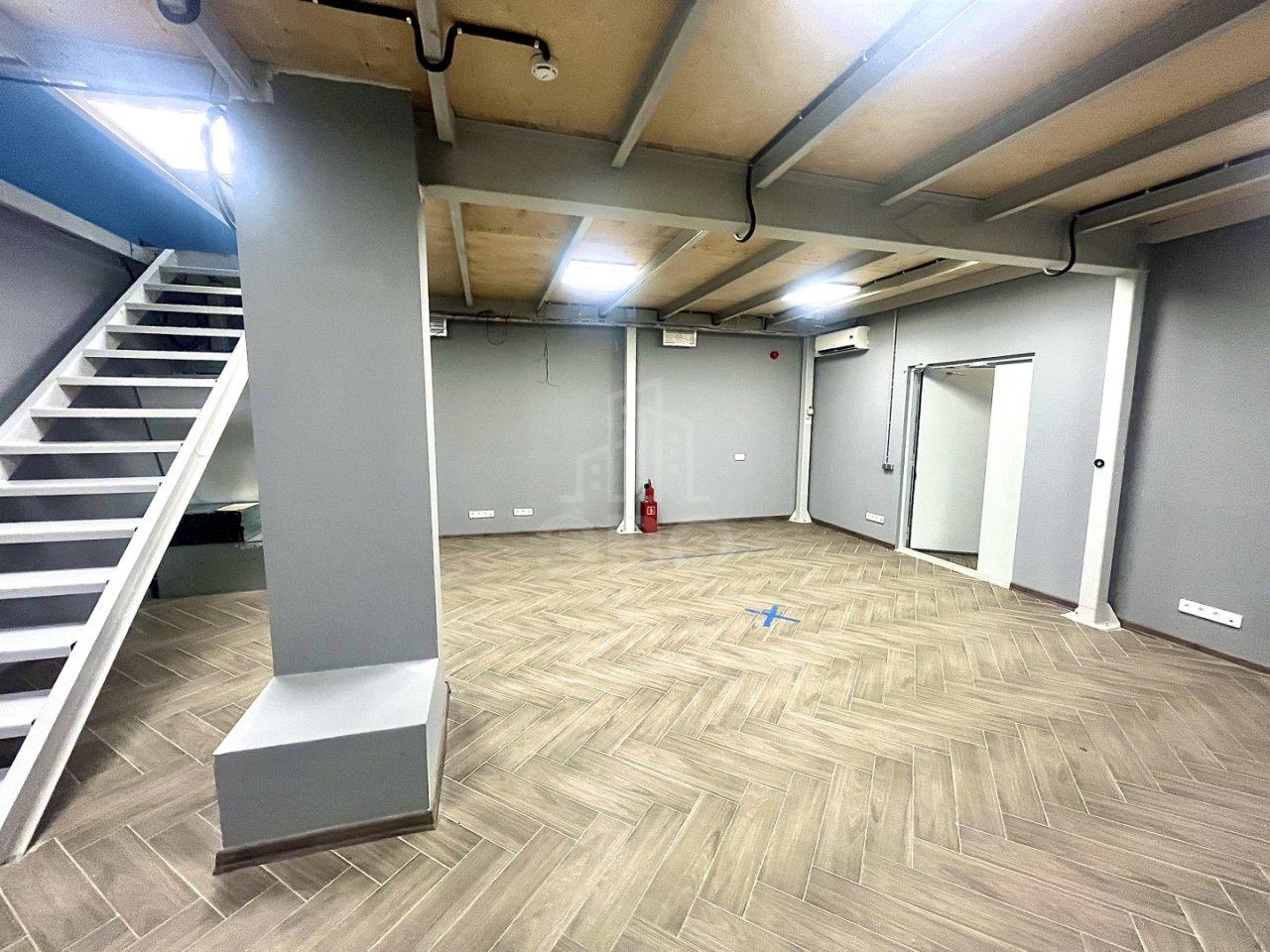 коммерция в Санкт-Петербурге по адресу: Оптиков ул., 4