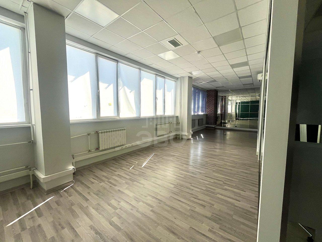 коммерция в Санкт-Петербурге по адресу: Оптиков ул., 4