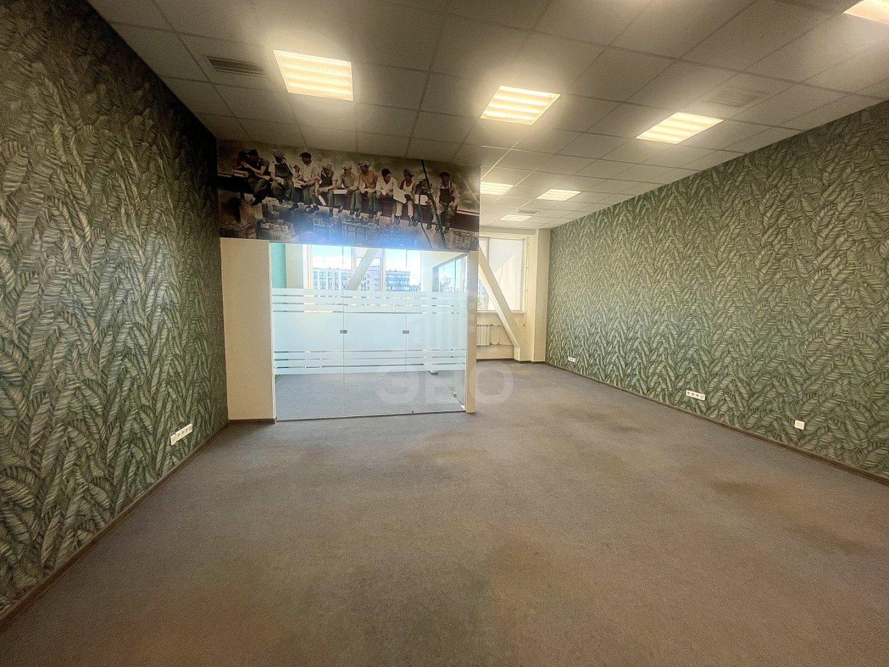 коммерция в Санкт-Петербурге по адресу: Оптиков ул., 4